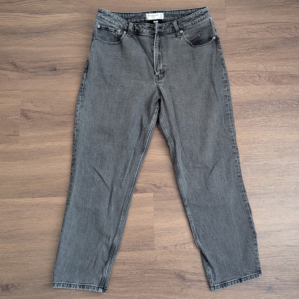 Abercrombie & Fitch Mom High Rise Jeans